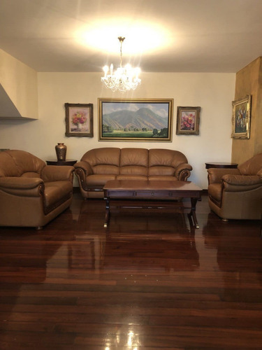 Venta De Casa En Urb Prados Del Este, Mcpio Baruta, Caracas. Mr