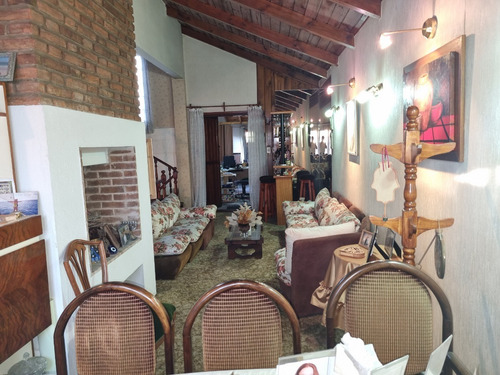 Imagen 11 de 20 de Regia Casa 6 Ambientes/ Villa Sarmiento