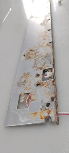 Tira De 42 Led Ea32x5000x (Usado)