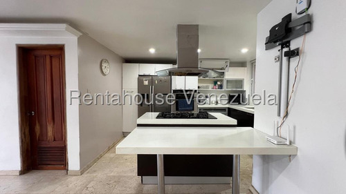 Ss: Vende Casa 25-19479 En Lomas De Prados Del Este De 210 M2, 4h/5b/3pe