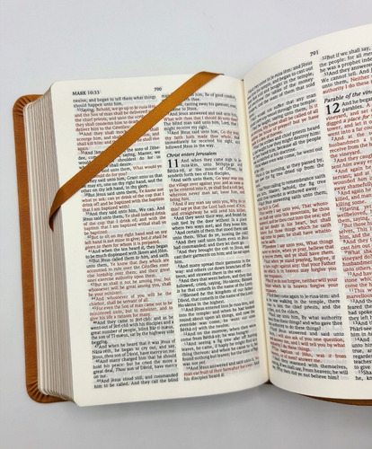 Imagen 5 de 5 de Biblia En Inglés New King James Deluxe Tamaño Compacto Rojo