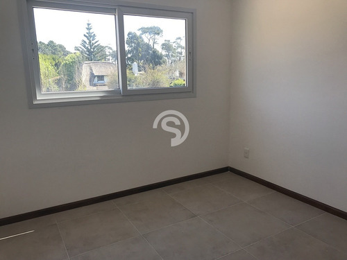 Apartamento En Construcción En La Mansa 2 Dormitorios Con Parrillero- Ref: 3806