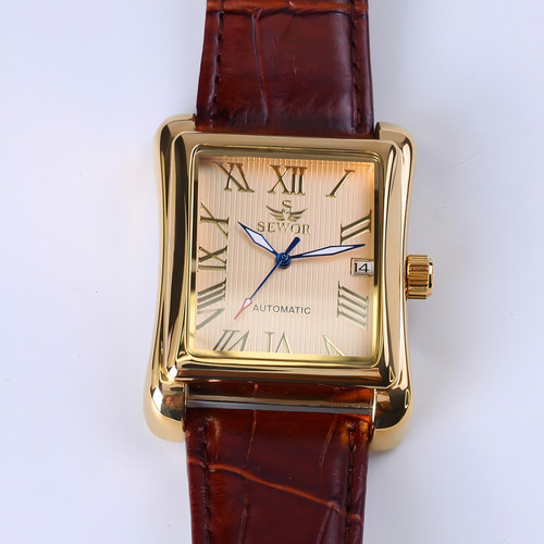 Reloj mecánico automático antiguo Sewor con fondo de color