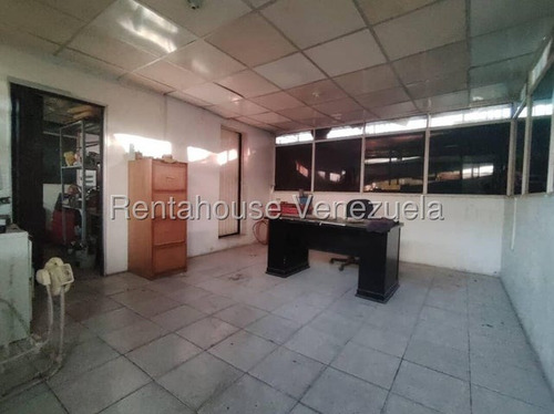 Galpon En Venta Barquisimeto Centro Codigo 2 5 1 7 7 6 5 Mildred Cuenta Con Una Excelente Ubicacion De Facil Acceso A Diferentes Vias, Posee Oficinas Comodas Ideal Para Taller De Mecanica O Lato