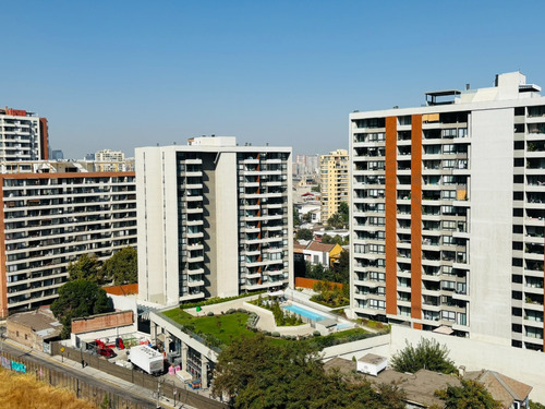 Se Vende Hermoso 2 Dormitorios + Estacionamiento. Av. PerĂș
