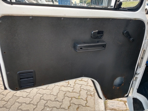 Imagem 10 de 15 de Volkswagen Kombi Furgão Isolada