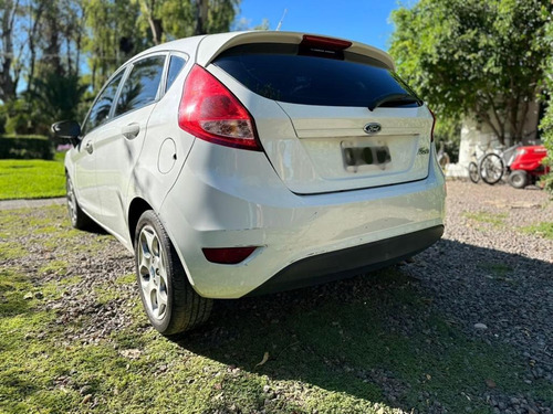 Imagen 6 de 15 de Ford Fiesta 1.6 Titanium