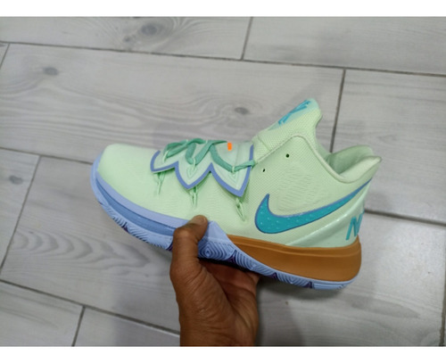 Tenis Kyrie Irving Calamardo