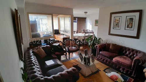 Fina Barro Vende Apartamento En Los Naranjos Del Cafetal 24-23659 Yf