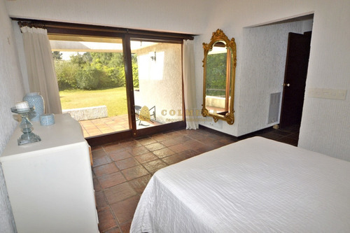 Mansa, 5 Dorm Y Dependencia Con Piscina- Ref: 3647