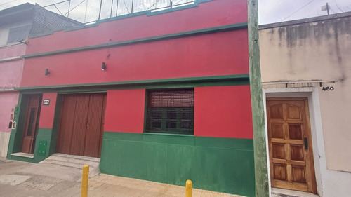 Casa 4 Ambientes Con Cochera Y Parque.
