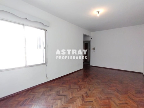 Apartamento En Alquiler De 2 Dormitorios En La Comercial (ref: Ast-2602)