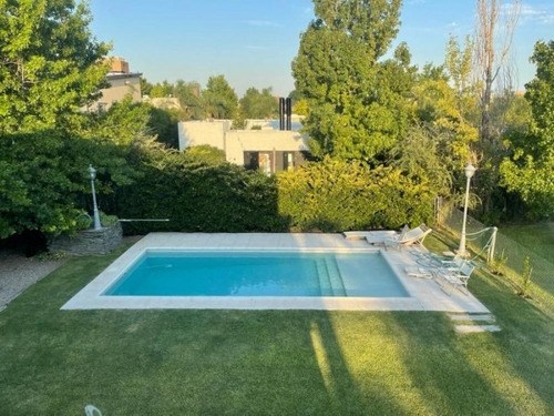 Imagen 8 de 15 de Casa Cuatro Dormitorios Cadaques Funes Hills