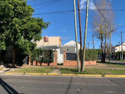 Casa 2 Dormitorios Banfield Con Cochera