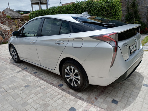 Imagen 3 de 12 de Toyota Prius 2016 Base 1.8