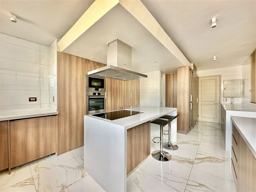 Remodelado: Barrio El Golf / Isidora Goyenechea