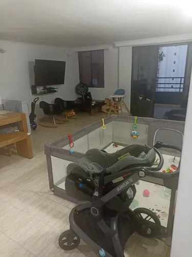 Vendo Apartamento Ubicado En La Parte Baja De La Loma De Los Bernal.