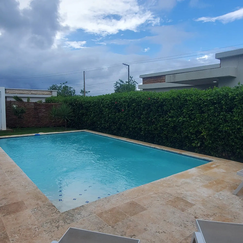 Venta De Villa Exclusiva Con Piscina  En Sosua ,