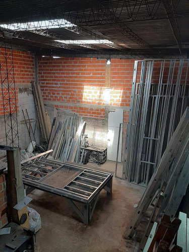 Casa En Venta - 3 Dormitorios 2 Baños - 330 Mts2 - Hurlingham, Buenos Aires
