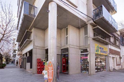 Imagen 2 de 12 de Edificio - Centro Sur