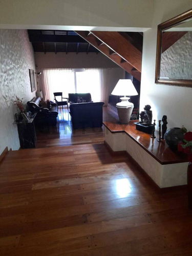 Casa En Venta Olivos - Roche - 6 Ambientes - Pileta - Parrilla - 2 Cocheras