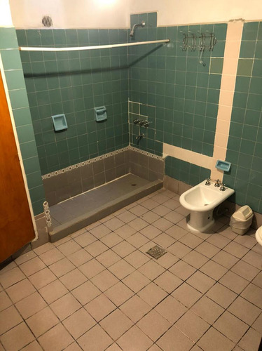 Casa En Los Boulevares- Los Hungaros 4494-tres Dormitorios Y Departamento Independiente