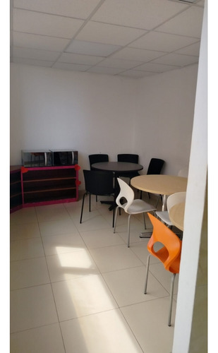 Oficina 216 M2 En Arriendo, Centro Internacional
