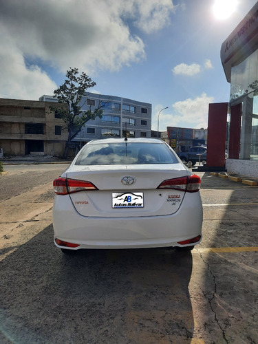 Imagen 4 de 10 de Toyota Yaris E