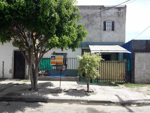 Imagen 3 de 14 de Casa Para 2 Familias En Venta En Isidro Casanova