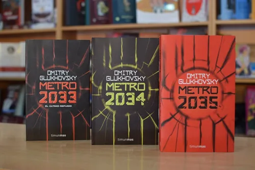 Metro 2033, 2034 Y 2035 Versión Grande Con Mapa Originales