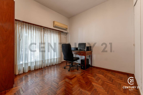 Venta Casa 3 Plantas 5 Dormitorio Cochera Quincho Terraza Jacuzzi. Abasto, Rosario