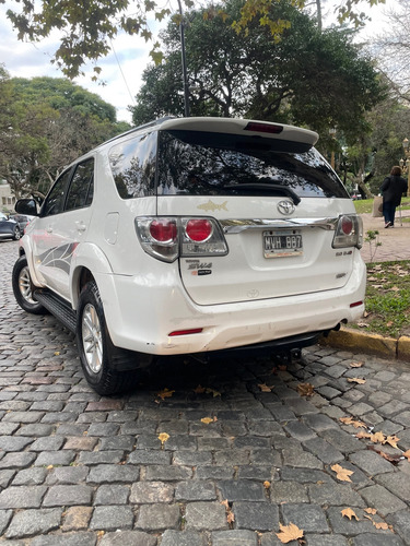 Toyota Hilux SW4 3.0 Srv Cuero I 171cv 4x4 5at