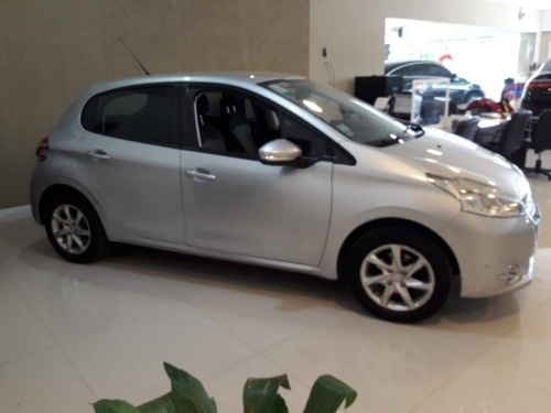 Peugeot 208 1.5 Allure Nafta Manual
