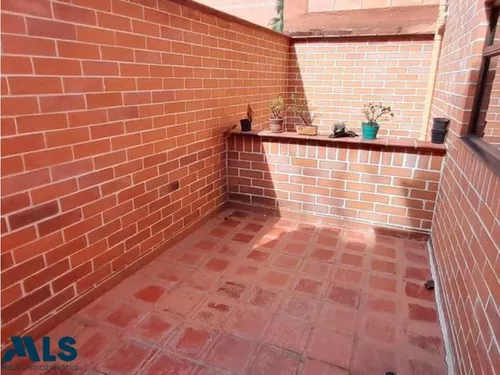Casa Amplia En Sector Tranquilo(mls#242432)