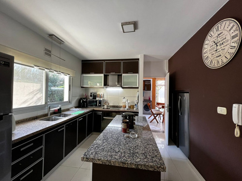 Casa En Venta 4 Amb. C/ Pileta Bº Don Cagiano Ituzaingo