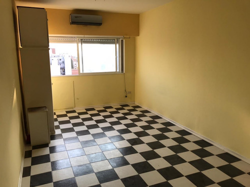 Monoambiente En Alquiler En Ramos Mejía. Excelente Ubicación