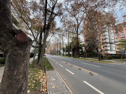 Estacionamiento Subterráneo, Lyon A Pasos De Pocuro. Rebajad