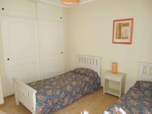 Imagen 9 de 11 de Triplex En Pinamar Zona Centro.