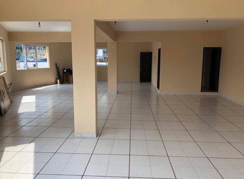 Bonito Edificio De Tres Niveles Con Local Ubicado En Jardines De Cuernavaca... 5,250,000