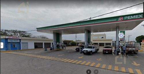 Local En Renta En Veracruz, En Gasolinera Coyol, A Una Cuadra De La Calle Galeana, 5 Cuadras De Bodega Aurrera, A 5 Minutos De La Plaza Coyol Laguna Y Chedraui Coyol Veracruz.