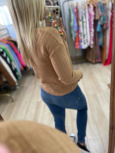 Imagen 4 de 10 de Sweater Bremer Al Cuerpo Colores The Big Shop