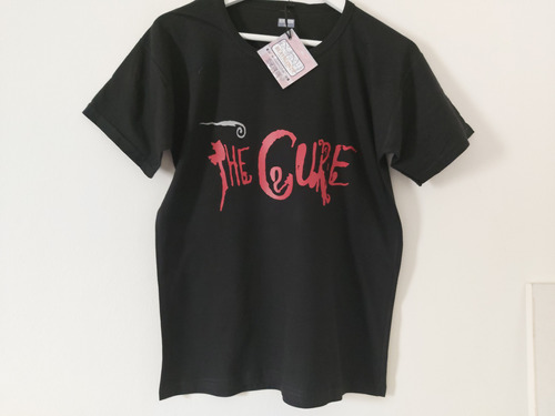 Remera Algodón Negra The Cure Logo Rojo Y Gris Robert Smith