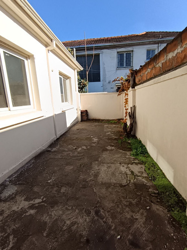 En Arriendo Amplia Casa De 3d1b, Barrio Residencial De Ñuñoa