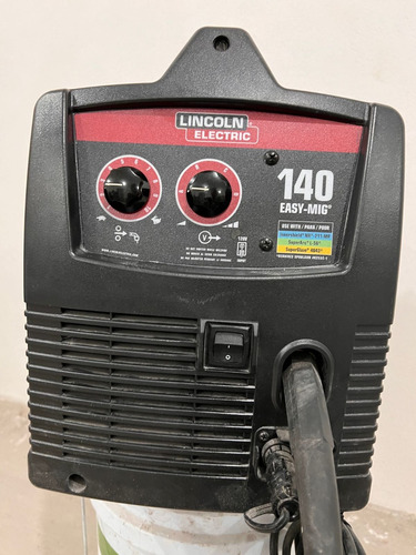 Soldadora Lincoln Electric Easy Mig 140 60hz 120v