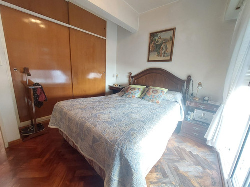 Hermoso Triplex En Caballito Con Cochera