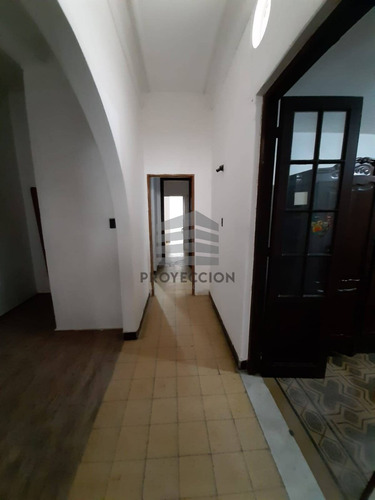 Imagen 2 de 12 de Gran Apartamento Estilo Casa En Aguada