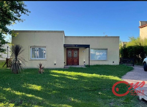 Casa En Alquiler De 3 Dormitorios C/ Cochera En Cardales Village