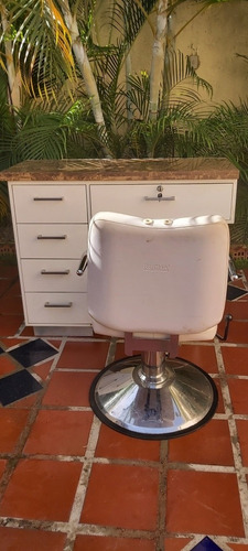 Imagen 1 de 8 de Vendo Hermosa Mesa Y Silla Para Estilista