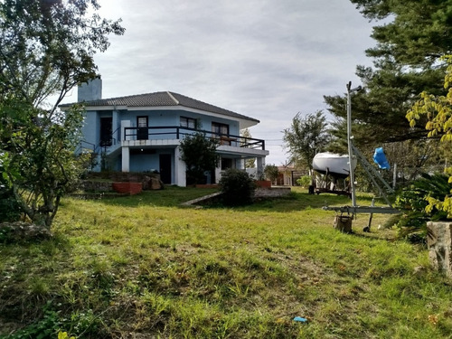 V294 - Villa Del Lago, Un Chalet Único Con La Mejor Ubicación Y Amplísimo Lote.