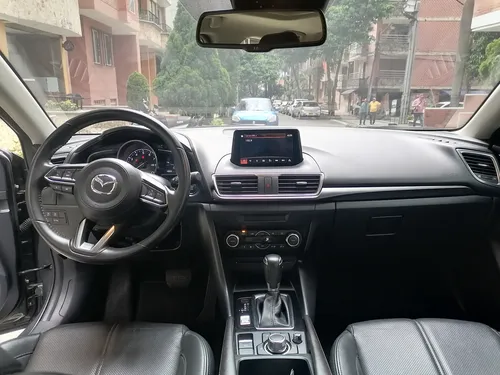 Mazda 3 GRAND TOURING HATCHBACK AT